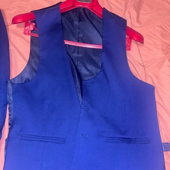 Elegant Navy Men's Suit From Modern Man
